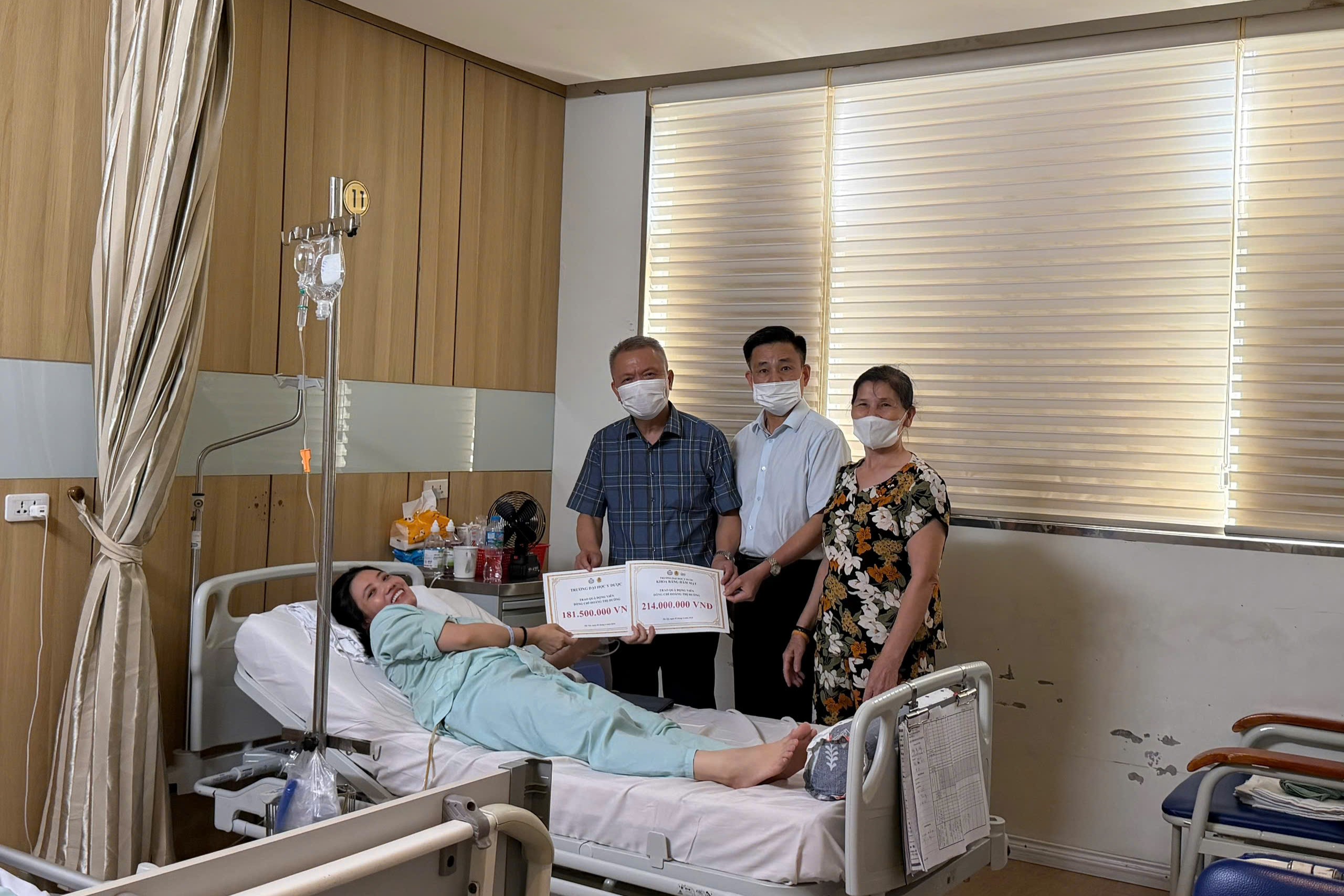 Công đoàn Trường Đại học Y Dược thăm hỏi, trao hỗ trợ công đoàn viên có hoàn cảnh khó khăn